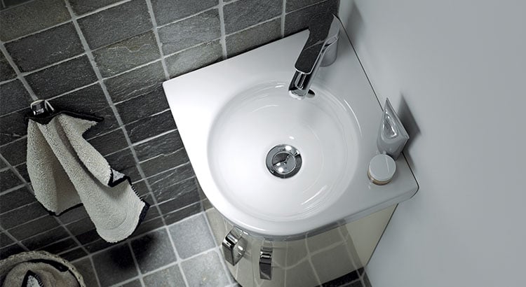Le lave-mains d’angle WC : l’art d’optimiser les petits espaces