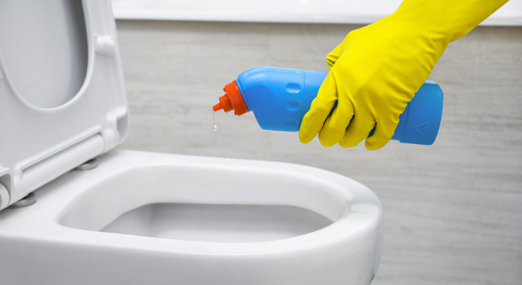 Recette de produits ménagers maison pour les WC et toilettes