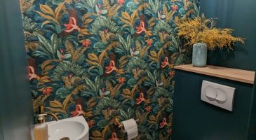 Avant/Après : transformation totale ! WC suspendus et esprit tropical assumé