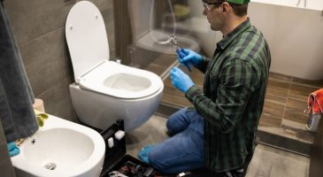 changer-ses-toilettes-avec-laide-dun-professionnel
