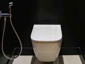 Avant/après : transformer un coin toilettes vétuste en cabinet anglais