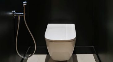 Avant/après : transformer un coin toilettes vétuste en cabinet anglais