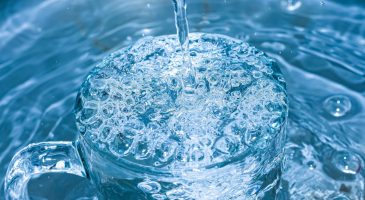 Pourquoi entendre de l'eau couler donne envie d'aller aux toilettes ?