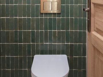 Avant/Après : des toilettes déco qui mêlent matériaux traditionnels et pièces de design 