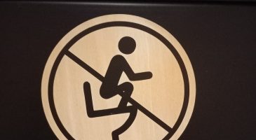 ces-erreurs-que-lon-fait-tous-dans-les-toilettes-publiques