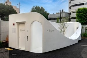 Toilettes publiques dans le quartier de Shibuya à Tokyo