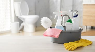 leau-de-javel-est-elle-adaptee-a-lentretien-des-toilettes