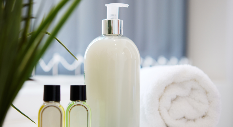 Les astuces des grands hôtels pour des toilettes parfaites