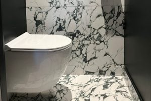 3 erreurs à ne surtout pas faire dans ses toilettes selon la designer d'intérieur Jessy Bloch